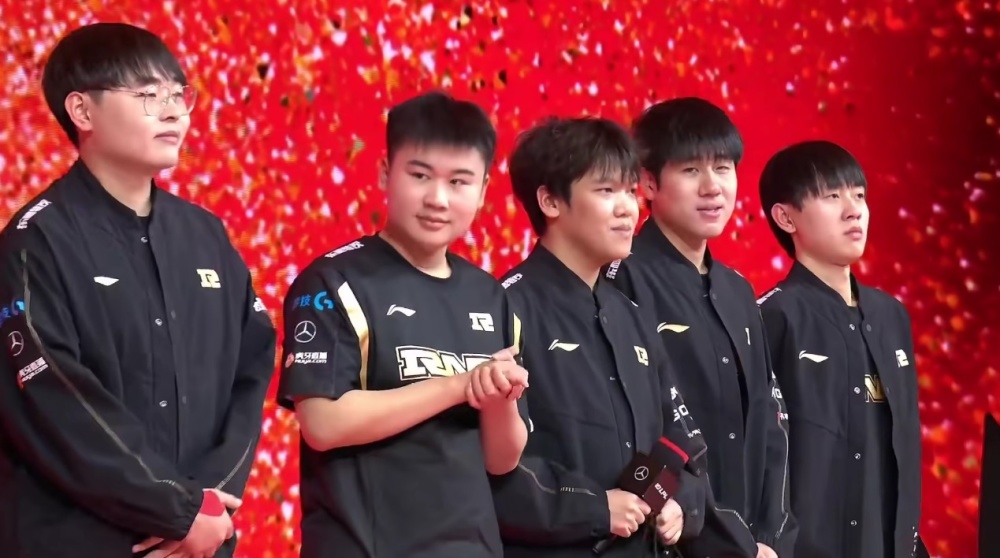 着他对球队 着他对球队