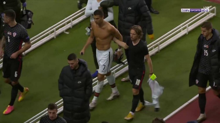 受到了疫情 受到了疫情