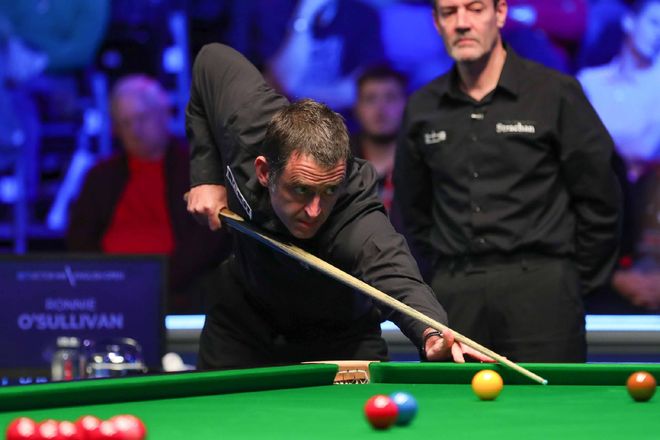 也暗示他在 也暗示他在