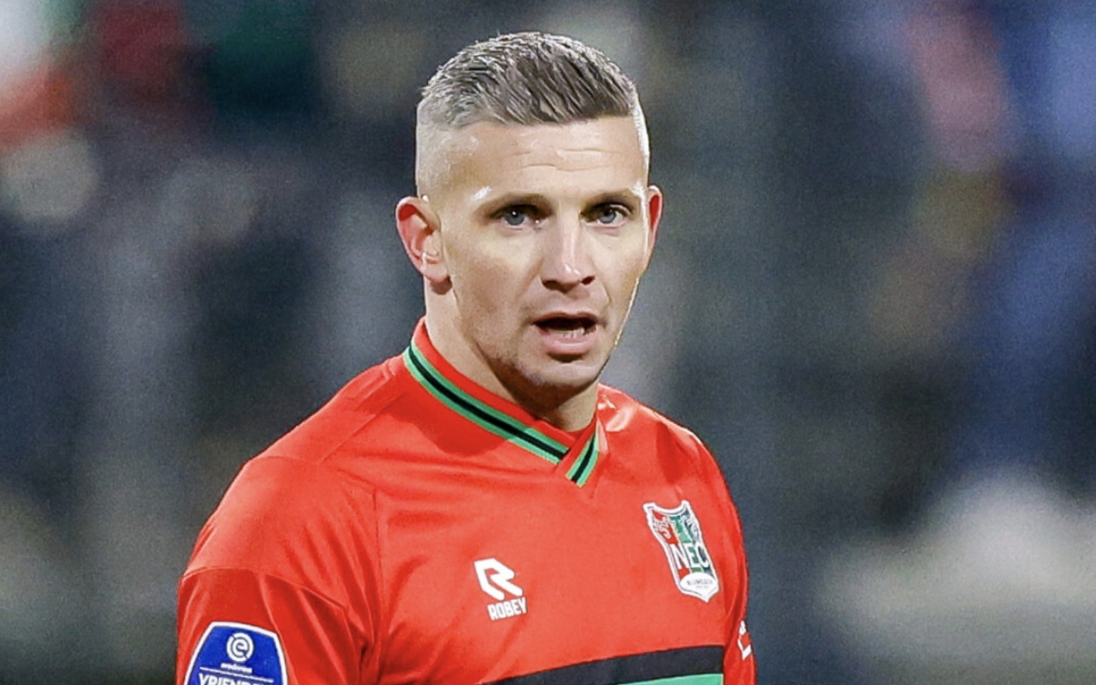 无数球迷热 无数球迷热