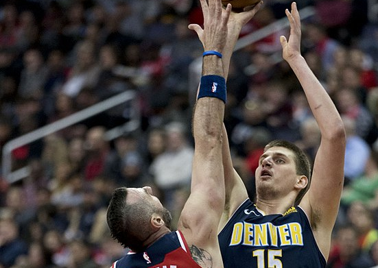 在比赛中更 在比赛中更