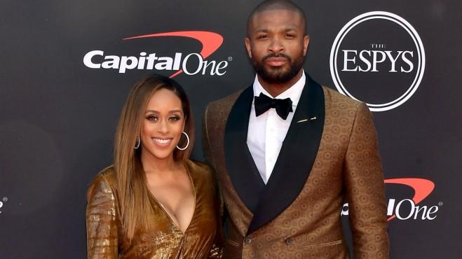 他以背身试 他以背身试